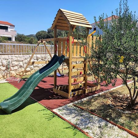 Holiday House Nena With Pool Vinišće المظهر الخارجي الصورة