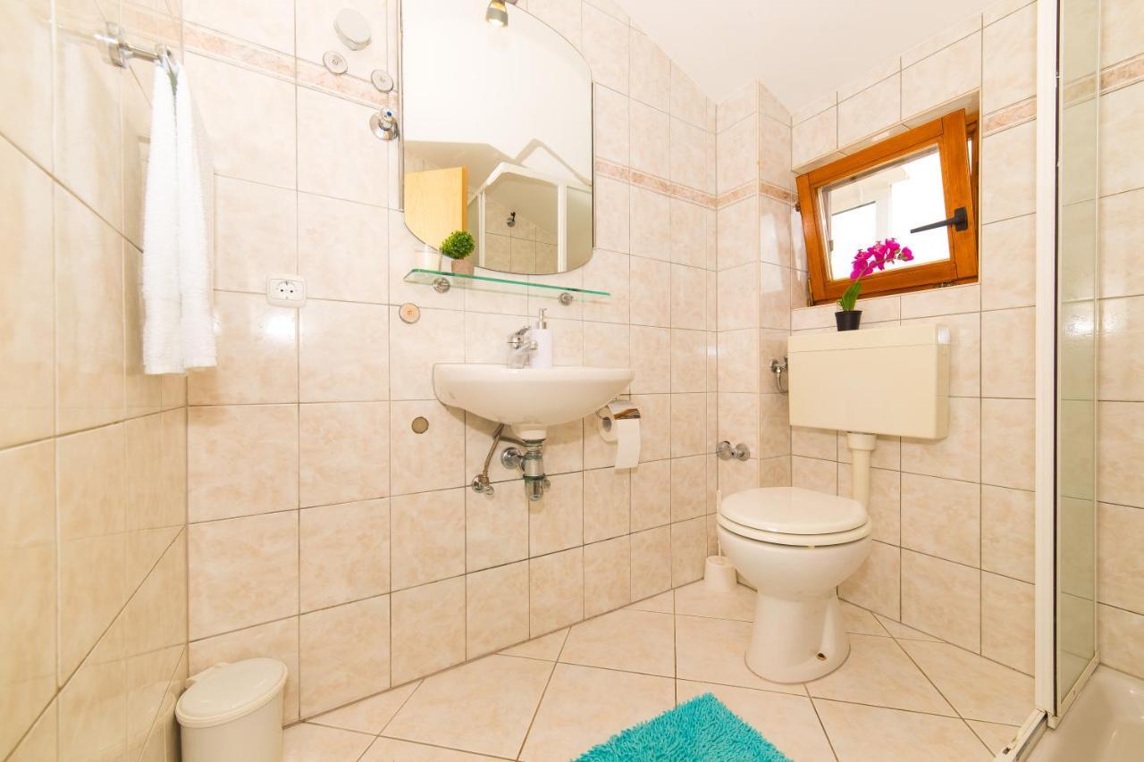 Holiday House Nena With Pool Vinišće المظهر الخارجي الصورة